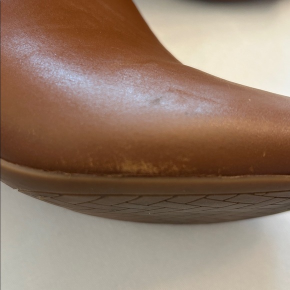 Women’s Leather Block Heel Peep Toe Shoe
little faded on the side of both shoes - Picture 3 of 8